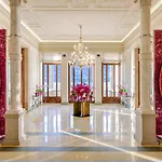 Mandarin Oriental, Di מלון